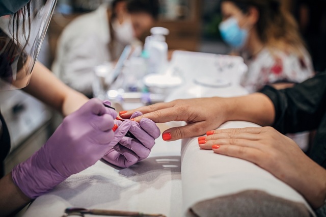 How pro nail technicians are rising against non-standard salons